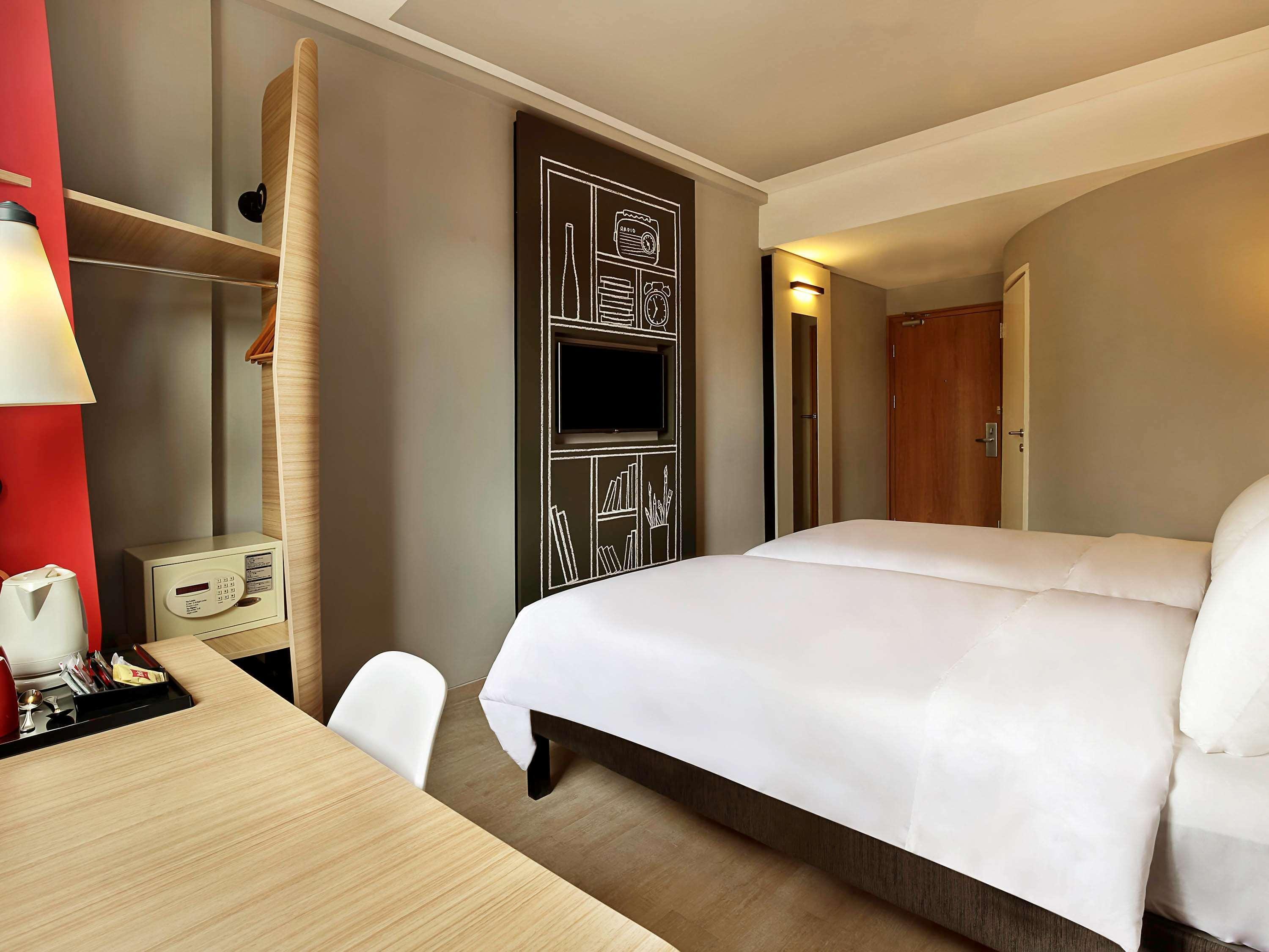 Ibis Bali Legian Street Hotel Exterior photo